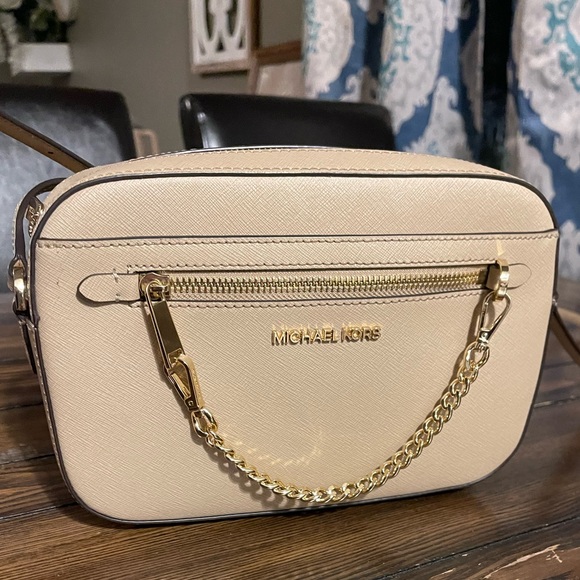 MICHAEL Michael Kors Handbags - Brand new never used Jet Set Michael Kors cross body.